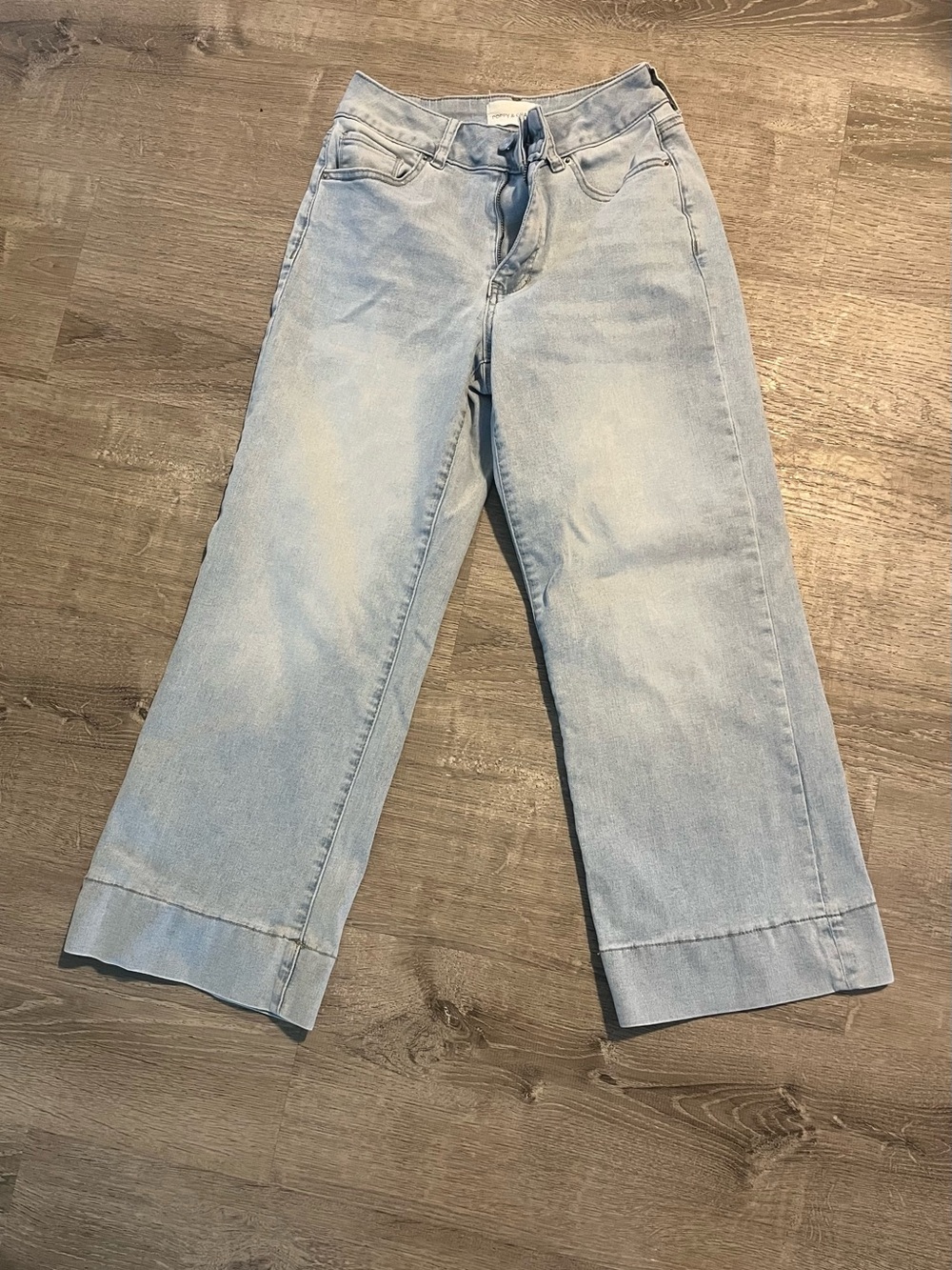 Poppy and Grace Light Wash Wide Leg Women’s cropped Jeans